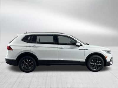 2022 Volkswagen Tiguan, $22648. Photo 8