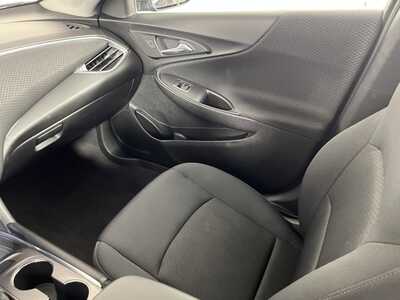 2017 Chevrolet Malibu, $12348. Photo 11