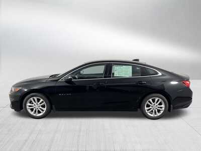 2017 Chevrolet Malibu, $12348. Photo 4