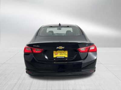 2017 Chevrolet Malibu, $12348. Photo 6