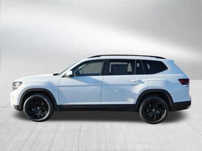 2023 Volkswagen Atlas, $32848. Photo 4