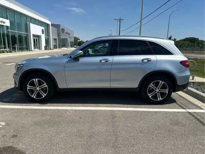 2017 Mercedes-Benz GLC-Class, $14348. Photo 4