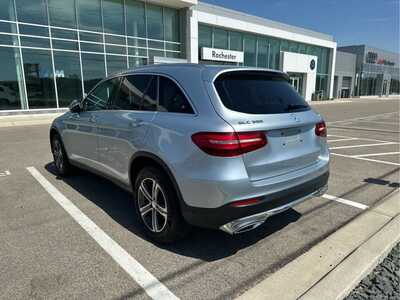 2017 Mercedes-Benz GLC-Class, $14348. Photo 5