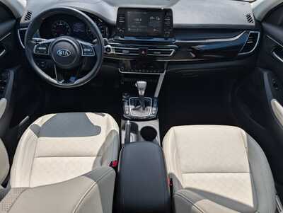2021 Kia Seltos, $19848. Photo 10