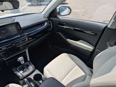 2021 Kia Seltos, $19848. Photo 11
