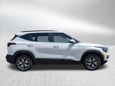 2021 Kia Seltos, $19848. Photo 8