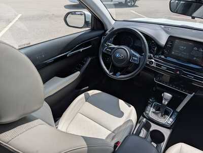 2021 Kia Seltos, $19848. Photo 9