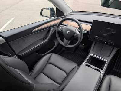 2024 Tesla Model Y, $38848. Photo 9