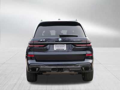 2026 BMW X7, $0. Photo 4