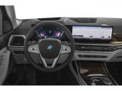 2027 BMW X7, $100140. Photo 6