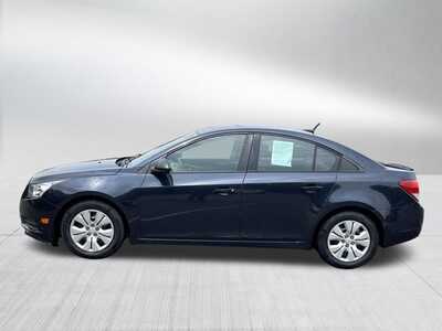 2014 Chevrolet Cruze, $7048. Photo 4