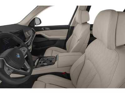 2027 BMW X7, $101290. Photo 8