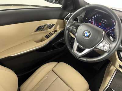 2023 BMW 3 Series, $33348. Photo 9