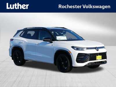 2026 Volkswagen Tiguan, $38676. Photo 1