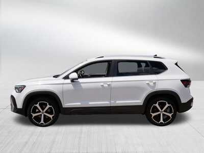 2025 Volkswagen Taos, $29348. Photo 4