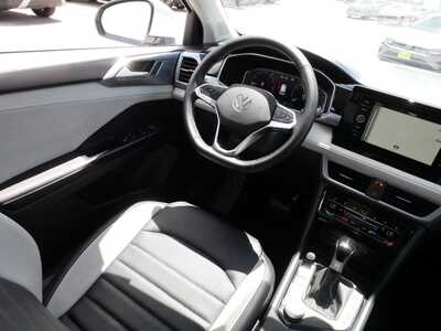 2025 Volkswagen Taos, $29348. Photo 9