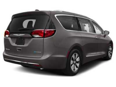 2019 Chrysler Pacifica, $0. Photo 2