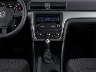 2013 Volkswagen Passat, $0. Photo 10