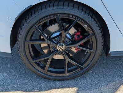 2024 Volkswagen Golf, $37348. Photo 9