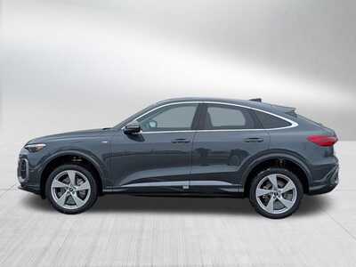 2025 Audi Q5, $62895. Photo 3