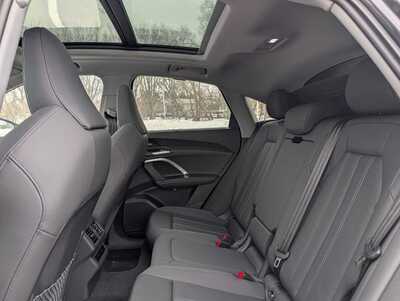 2025 Audi Q5, $62895. Photo 6