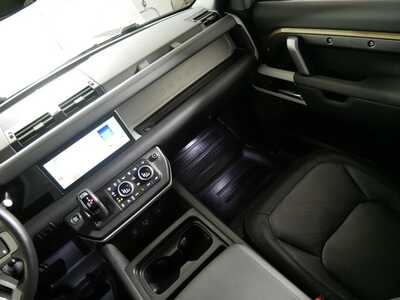 2024 Land Rover Defender, $0. Photo 11