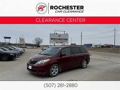 2011 Toyota Sienna, $5990. Photo 1
