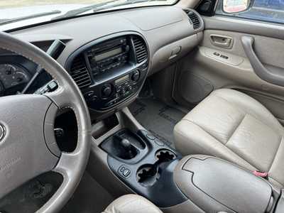 2003 Toyota Sequoia, $2591. Photo 5