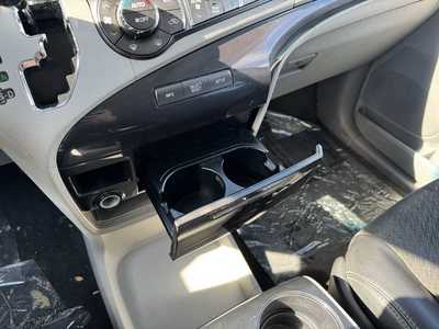2013 Toyota Sienna, $8590. Photo 11