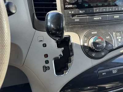 2013 Toyota Sienna, $8590. Photo 8