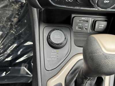 2015 Jeep Cherokee, $8490. Photo 11