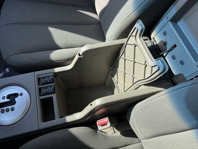 2006 Mitsubishi Endeavor, $2990. Photo 11