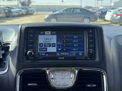2012 Chrysler Town & Country, $4590. Photo 3