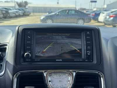 2012 Chrysler Town & Country, $4590. Photo 4