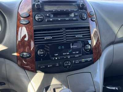 2004 Toyota Sienna, $4690. Photo 4