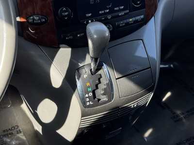 2004 Toyota Sienna, $4690. Photo 6