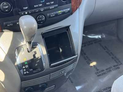 2004 Toyota Sienna, $4690. Photo 7