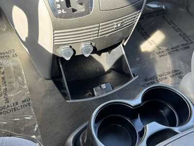 2004 Toyota Sienna, $4690. Photo 9