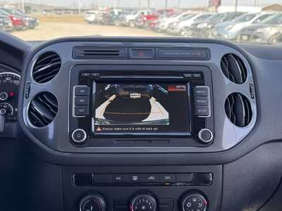 2015 Volkswagen Tiguan, $5490. Photo 4