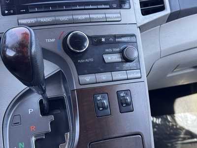 2010 Toyota Venza, $6590. Photo 6
