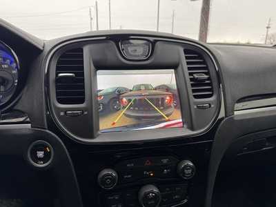 2018 Chrysler 300, $16991. Photo 4