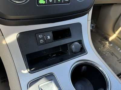 2010 Saturn Outlook, $5490. Photo 11