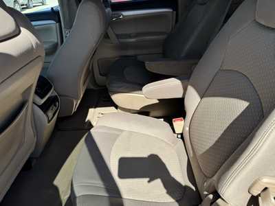 2010 Saturn Outlook, $5490. Photo 5