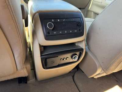 2010 Saturn Outlook, $5490. Photo 7
