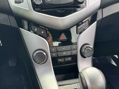 2011 Chevrolet Cruze, $4499. Photo 4