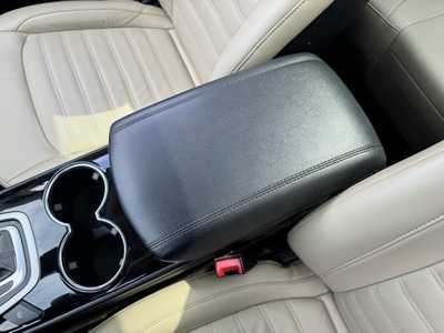 2018 Ford Edge, $11999. Photo 9