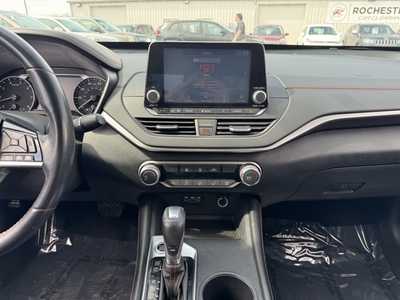 2019 Nissan Altima, $13691. Photo 2