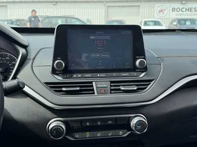 2019 Nissan Altima, $13691. Photo 3