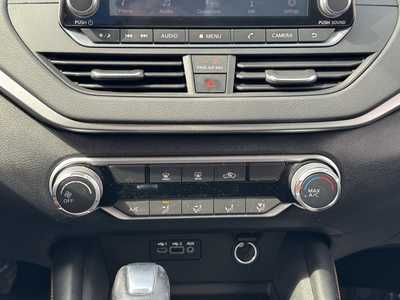 2019 Nissan Altima, $13691. Photo 5