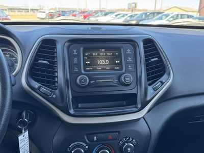 2017 Jeep Cherokee, $9990. Photo 3